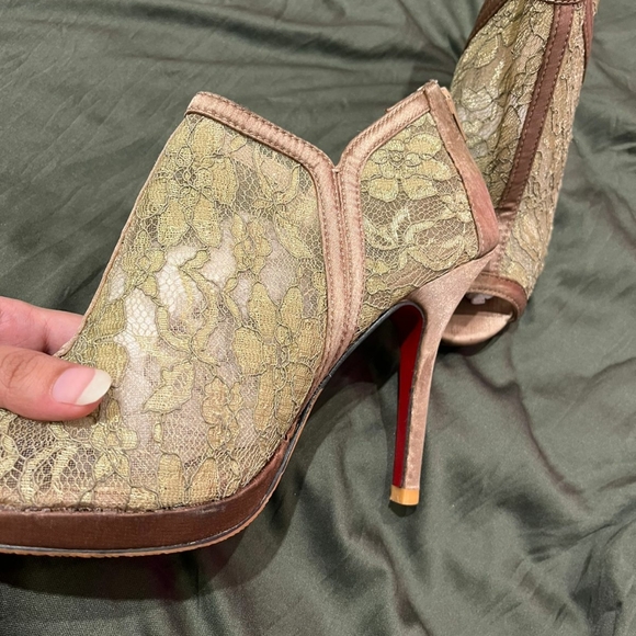 Shoes - BRAND NEW high heels Size : 41